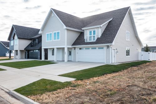 205 Lennox Dr, Bismarck, ND, 58504-5567 | Card Image