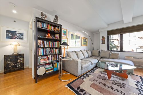 g-35 30th St, Astoria, NY, 11106-3167 | Card Image