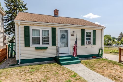218 S Hull St, East Providence, RI, 02914-3810 | Card Image