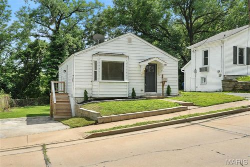 7782 Folk Ave, Maplewood, MO, 63143-1117 | Card Image