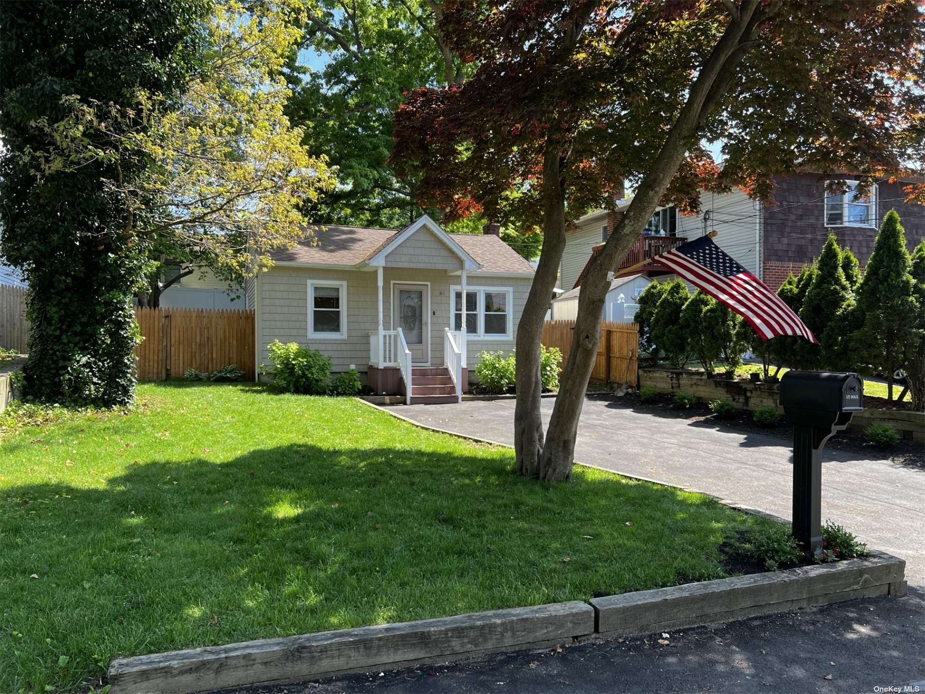 Magnolia Ave, Lake Grove, NY 11755