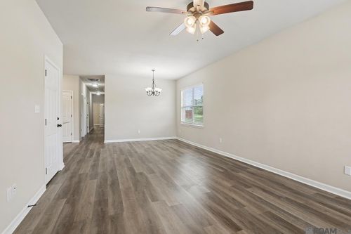 3052 S Roth Ave, Gonzales, LA, 70737-4883 | Card Image