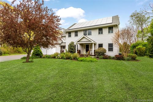 56 Lagoon Ct, Riverhead, NY, 11901-5927 | Card Image