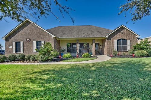 3077 Dees Cir, Sealy, TX, 77474-2241 | Card Image