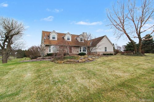 5744 Hidden Lane Ct, White Lake, MI, 48383-1182 | Card Image