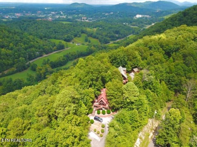4564 Wilderness Plateau, House other with 2 bedrooms, 2 bathrooms and null parking in Pigeon Forge TN | Image 6