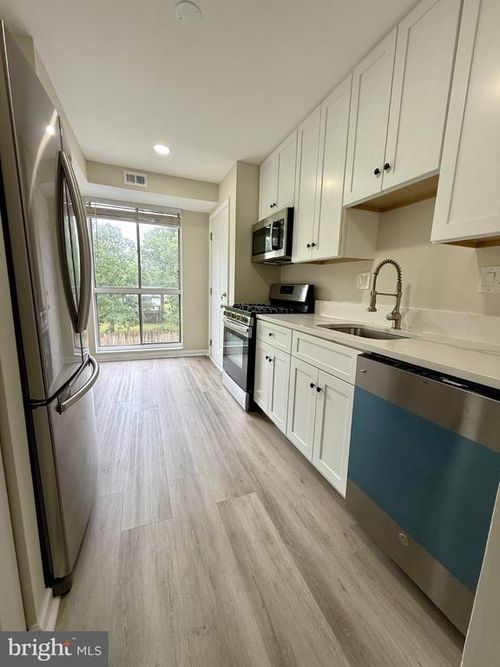 201-5608 Bloomfield Dr, ALEXANDRIA, VA, 22312-2528 | Card Image