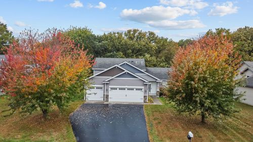 105 8th Ave Se, Isanti, MN, 55040-3205 | Card Image