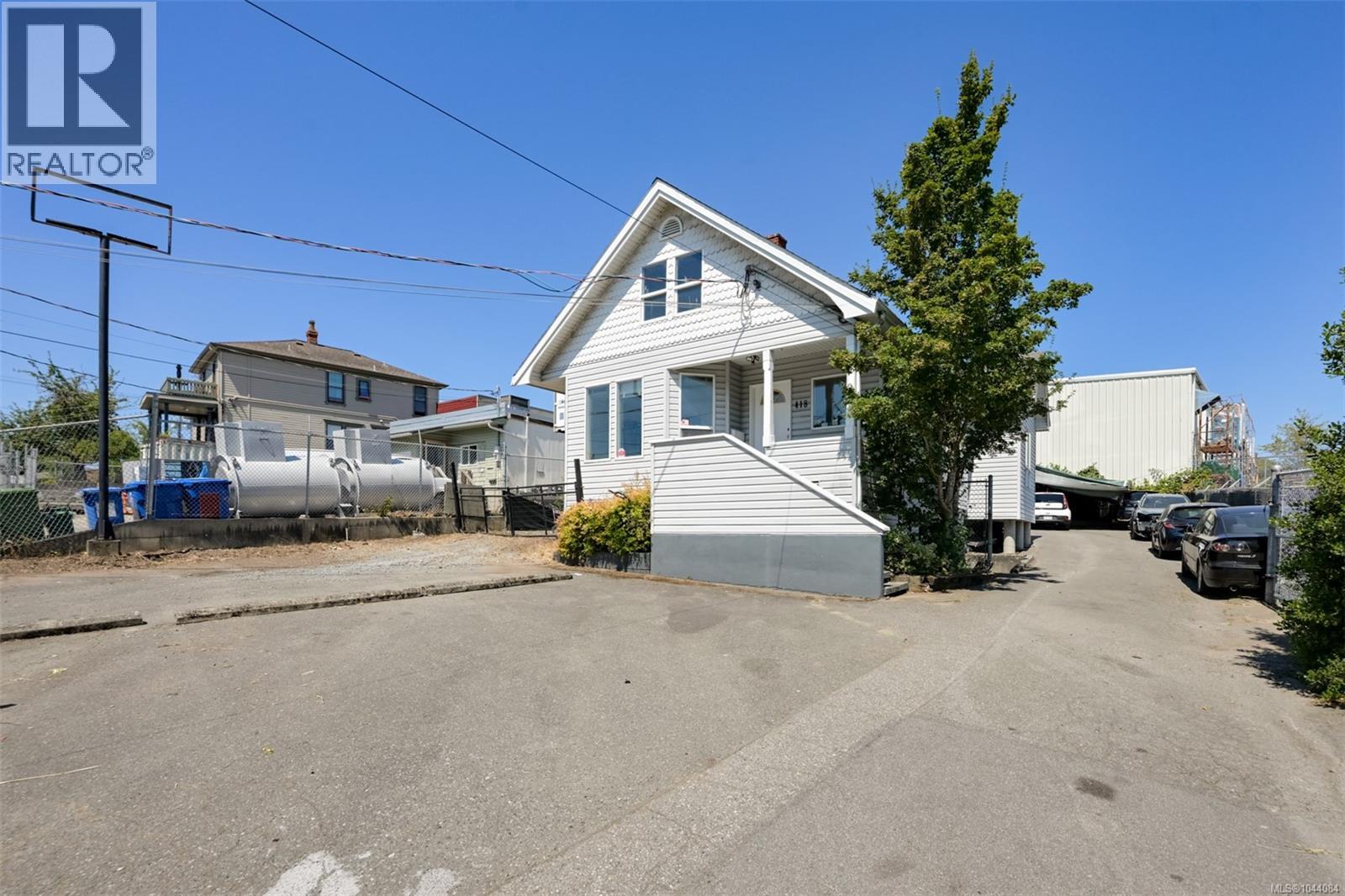 Commercial Sale in Victoria 2