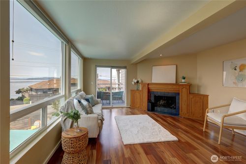 apt-205-4004 Beach Dr Sw, Seattle, WA, 98116-3585 | Card Image