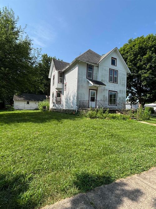 300 E State St, Fayette, IA, 52142-7610 | Card Image