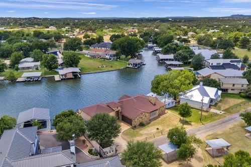 336 Park Ln, Sunrise Beach, TX, 78643-9216 | Card Image