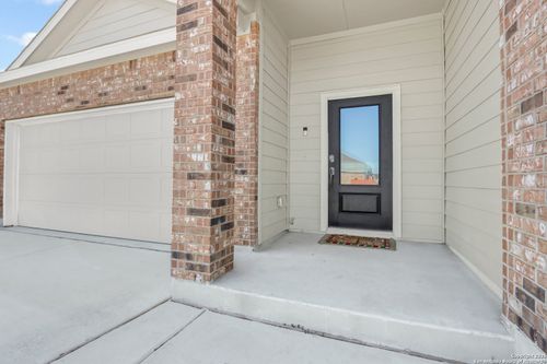 8904 James Bowie, Seguin, TX, 78155-3483 | Card Image