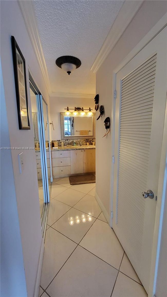 412A - 3800 S Ocean Dr, Condo with 2 bedrooms, 2 bathrooms and null parking in Hollywood FL | Image 22