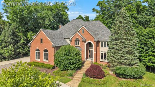 7061 Trailway Ct, West Bloomfield, MI, 48322-4564 | Card Image