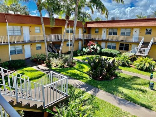 211-240 Croton Ave, Lantana, FL, 33462-2976 | Card Image