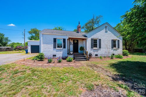 1240 12th Street Pl Nw, Hickory, NC, 28601-2273 | Card Image