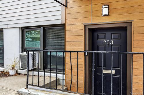 253-253 S Broadway, Tarrytown, NY, 10591-4501 | Card Image
