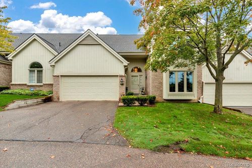 24547 Martel Dr, Farmington Hills, MI, 48335-2198 | Card Image