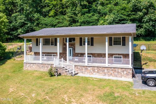 135 Riders Dr, Gate City, VA, 24251-4522 | Card Image