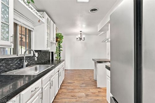 2828 Willoughby Ave, Las Vegas, NV, 89101-2335 | Card Image
