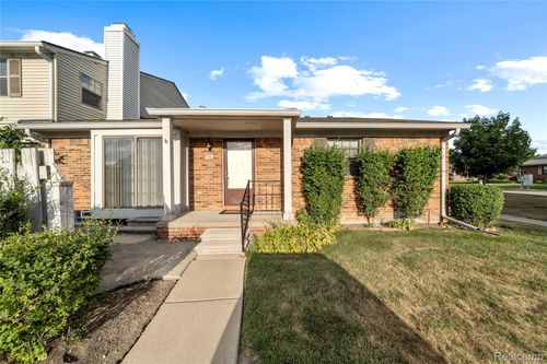 90-2101 Vine Way Dr, Canton, MI, 48188-1861 | Card Image