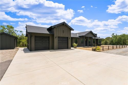 1104 Sierra Bonita, Fallbrook, CA, 92028-3781 | Card Image