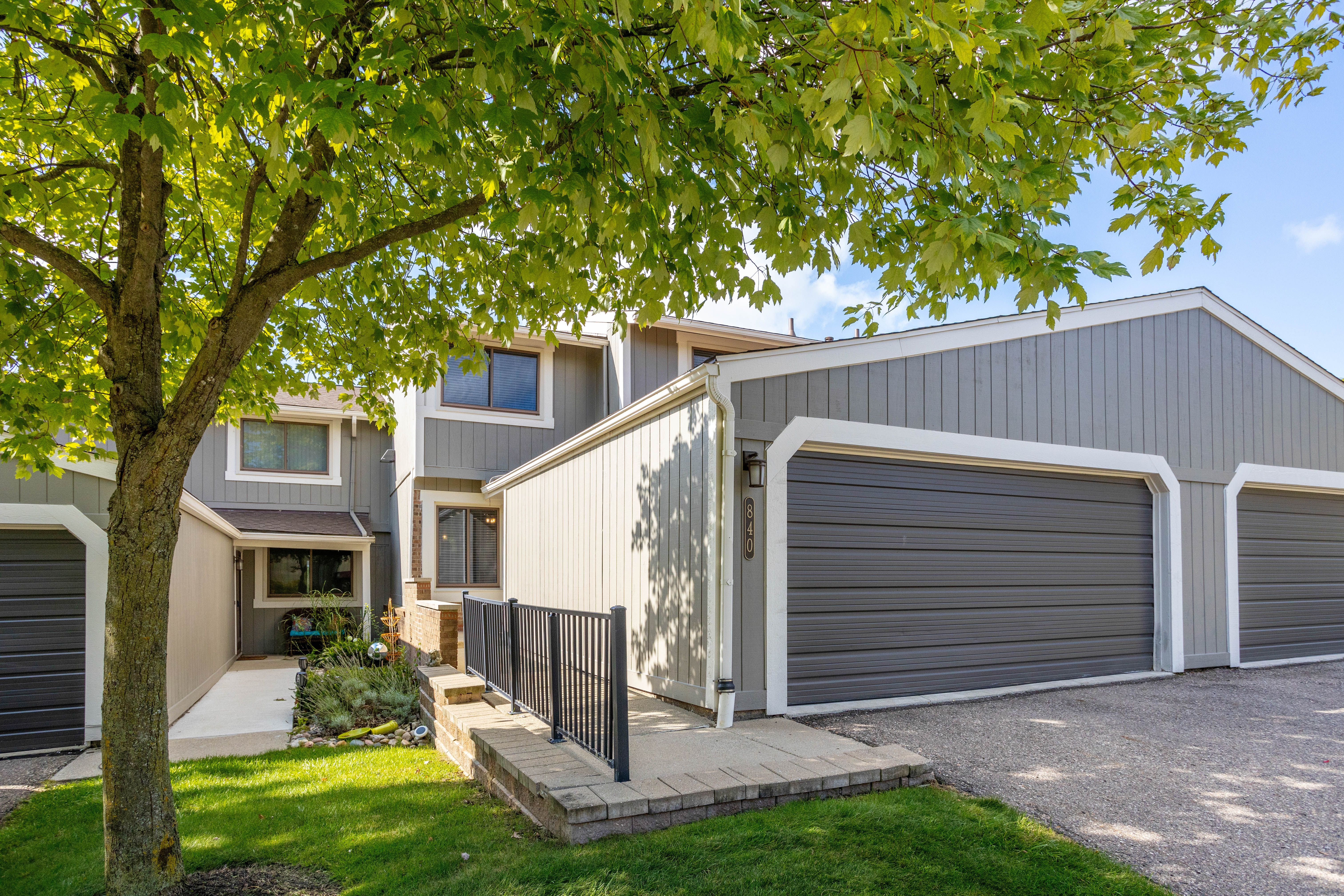 Yorktown Ct, Northville, MI 48167
