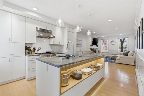 1-5 Auburn St, Boston, MA, 02129-1744 | Card Image