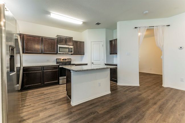 470 Major Lee Ln, Condo with 3 bedrooms, 3 bathrooms and 4 parking in Jarrell TX | Image 4