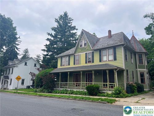 16 W Center St, Nazareth, PA, 18064-2001 | Card Image