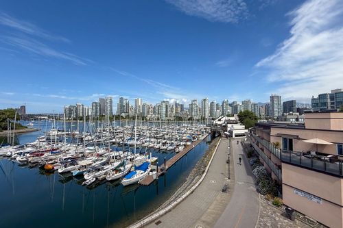 248-658 Leg In Boot Sq, Vancouver, BC, V5Z4B3 | Card Image