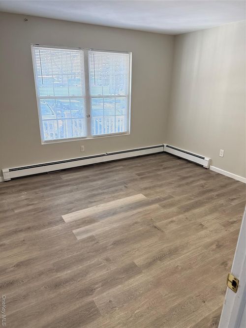 25 Brightside Ave, Central Islip, NY, 11722-2929 | Card Image