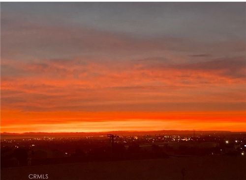 2244 Molino Ave, Signal Hill, CA, 90755-1126 | Card Image