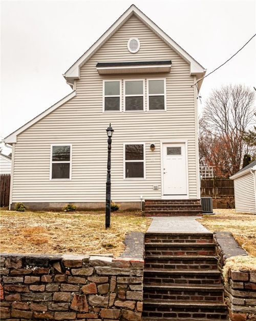 29 John St, Westerly, RI, 02891-2316 | Card Image