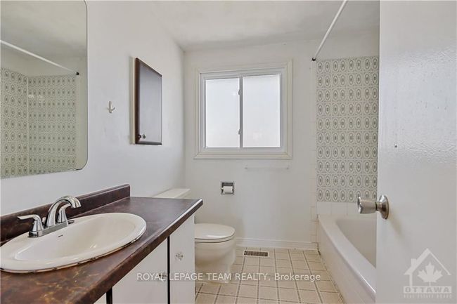 B - 426 Moodie Dr, Condo with 3 bedrooms, 2 bathrooms and 1 parking in Nepean ON | Image 18