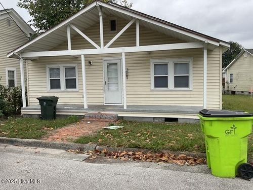 310 Jones St, New Bern, NC, 28562-5662 | Card Image