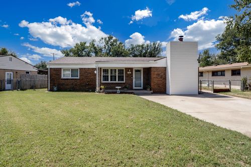 335 Hillcrest Ave, Haysville, KS, 67060-1143 | Card Image