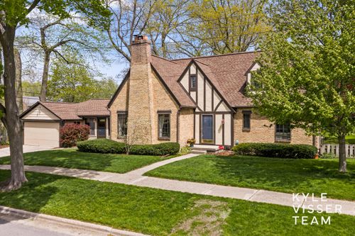 1504 Lake Grove Ave Se, East Grand Rapids, MI, 49506-4789 | Card Image