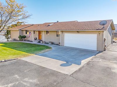 163-ACRES-SHOP-VIEWS - 101505 E Reata Road, Home with 4 bedrooms, 3 bathrooms and null parking in Kennewick WA | Image 2