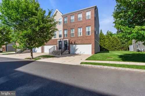 49 Creekside Way, BURLINGTON, NJ, 08016-1006 | Card Image