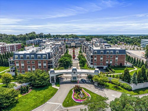 6006-6000 Royal Ct, North Hills, NY, 11040-2614 | Card Image