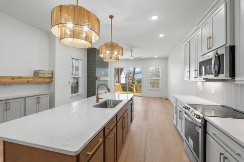 915A Marilyn Rd, Nashville, TN, 37209-1927 | Card Image