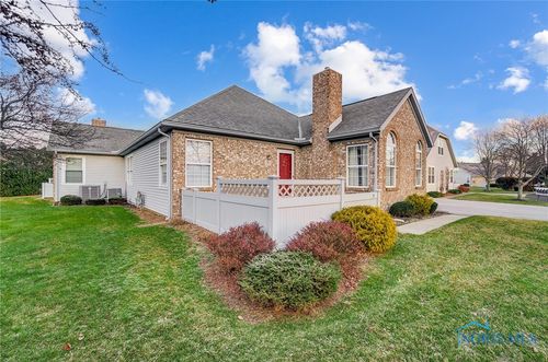 31 Foxgate Circle, Bowling Green, OH, 43402 | Card Image