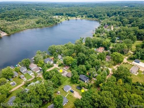 14049 Edgewater Dr, Gregory, MI, 48137-9668 | Card Image