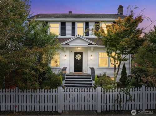 2202 5th Ave N, Seattle, WA, 98109-2115 | Card Image
