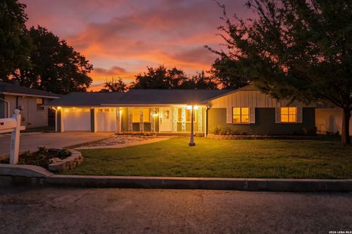860 Oak Ln, New Braunfels, TX, 78130-6067 | Card Image