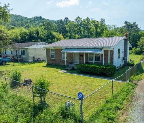 138 Woodlawn St, White Sulphur Springs, WV, 24986-2654 | Card Image