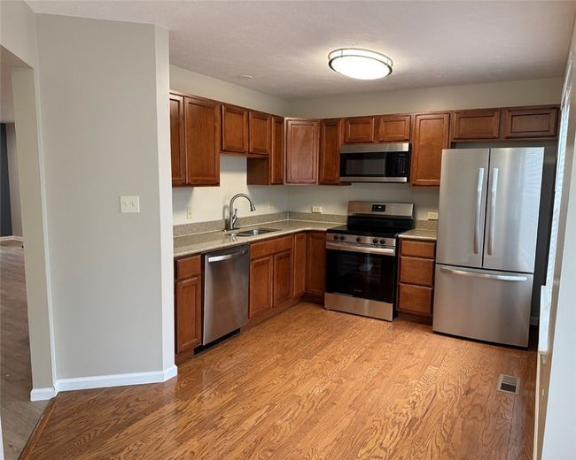 124 Hillvue Dr, Townhouse with 3 bedrooms, 3 bathrooms and 1 parking in Seven Fields PA | Image 9
