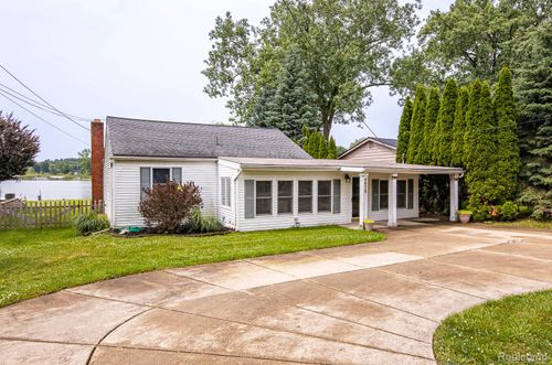 4675 Charest Ave, Waterford, MI, 48327-3405 | Card Image